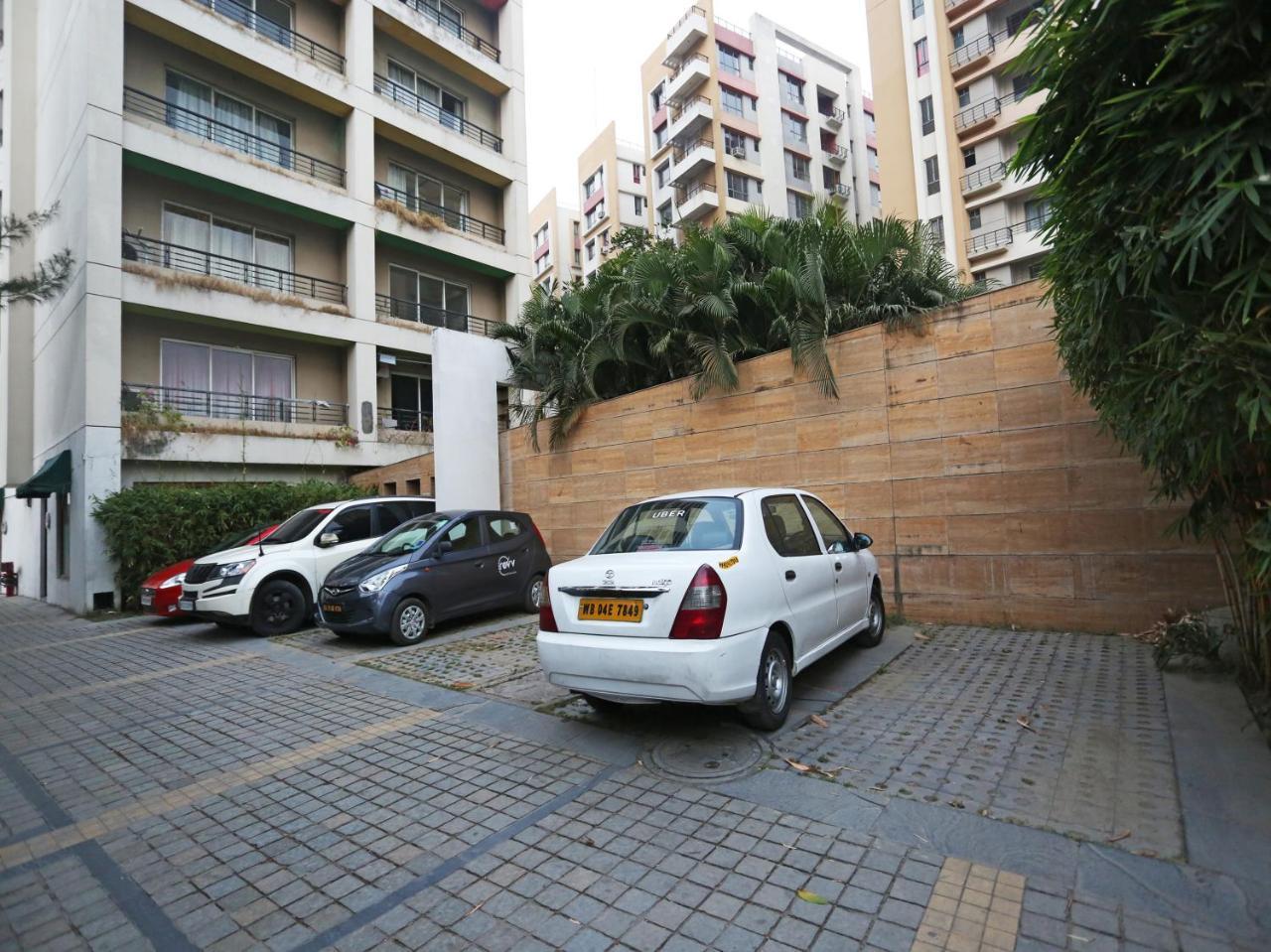 Capital O 10212 Hotel West Willows Xanadu Kolkata Exterior photo