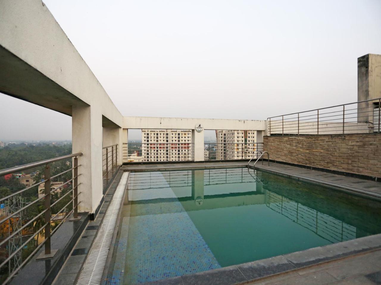 Capital O 10212 Hotel West Willows Xanadu Kolkata Exterior photo