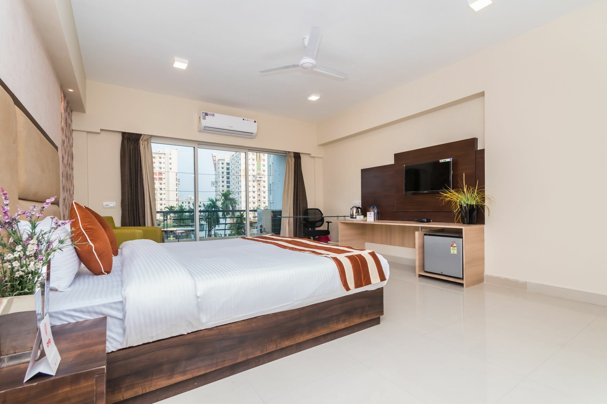 Capital O 10212 Hotel West Willows Xanadu Kolkata Exterior photo