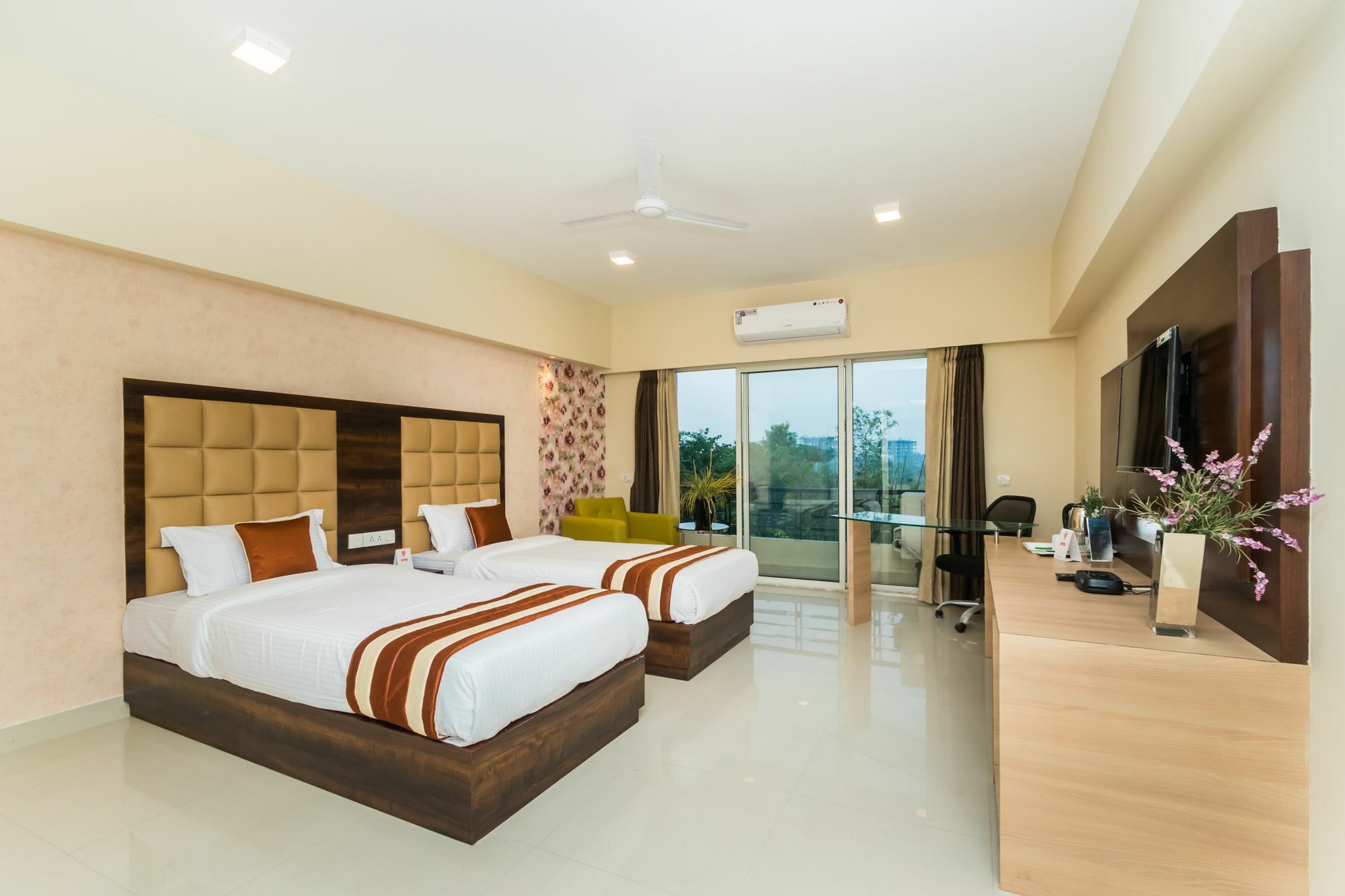 Capital O 10212 Hotel West Willows Xanadu Kolkata Exterior photo