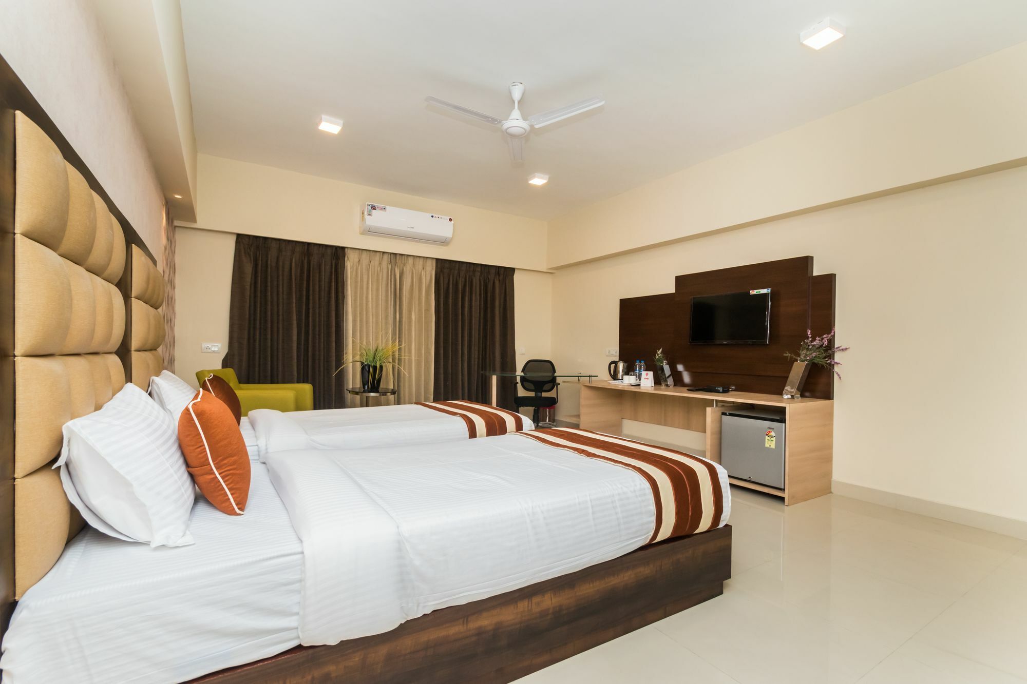 Capital O 10212 Hotel West Willows Xanadu Kolkata Exterior photo
